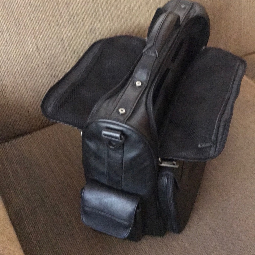Leather case logic - Picture 3 of 9